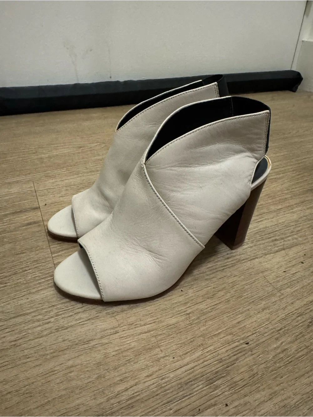 Via Spiga Off-White Open-Toe Leather Block Heel Booties